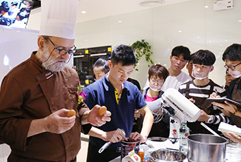 新东方西点西餐学校 好作品来自用心教学 