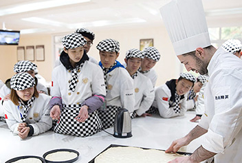 新东方西点西餐学校 好作品来自用心教学
